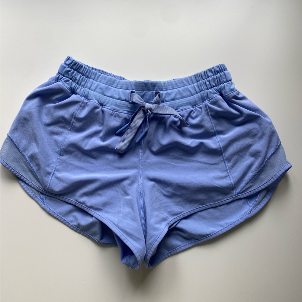 Lululemon Hotty Hot Low-Rise Lined Short 2.5” Exterior Drawstring in Perwinkle